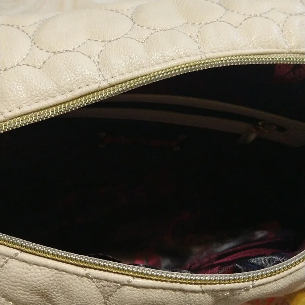 Betsey Johnson Cream Heart Puffed Purse With Pink Bow - Picture 10 of 10